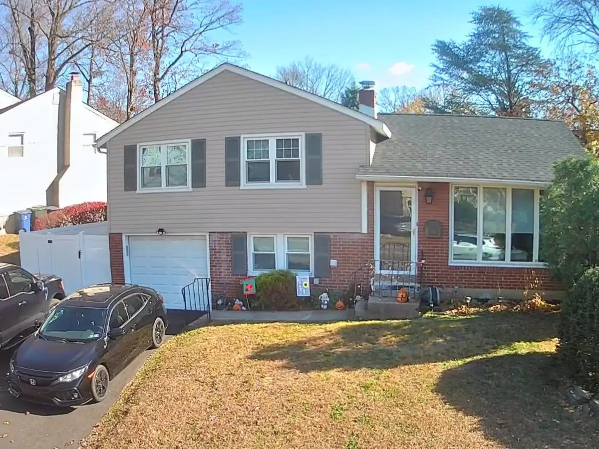Split-level house in Abington, PA before the third-story addition